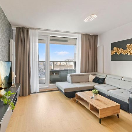 Panorama City Apartment In Downtown Area With Free Parking And Castle View Pressburg Exterior foto