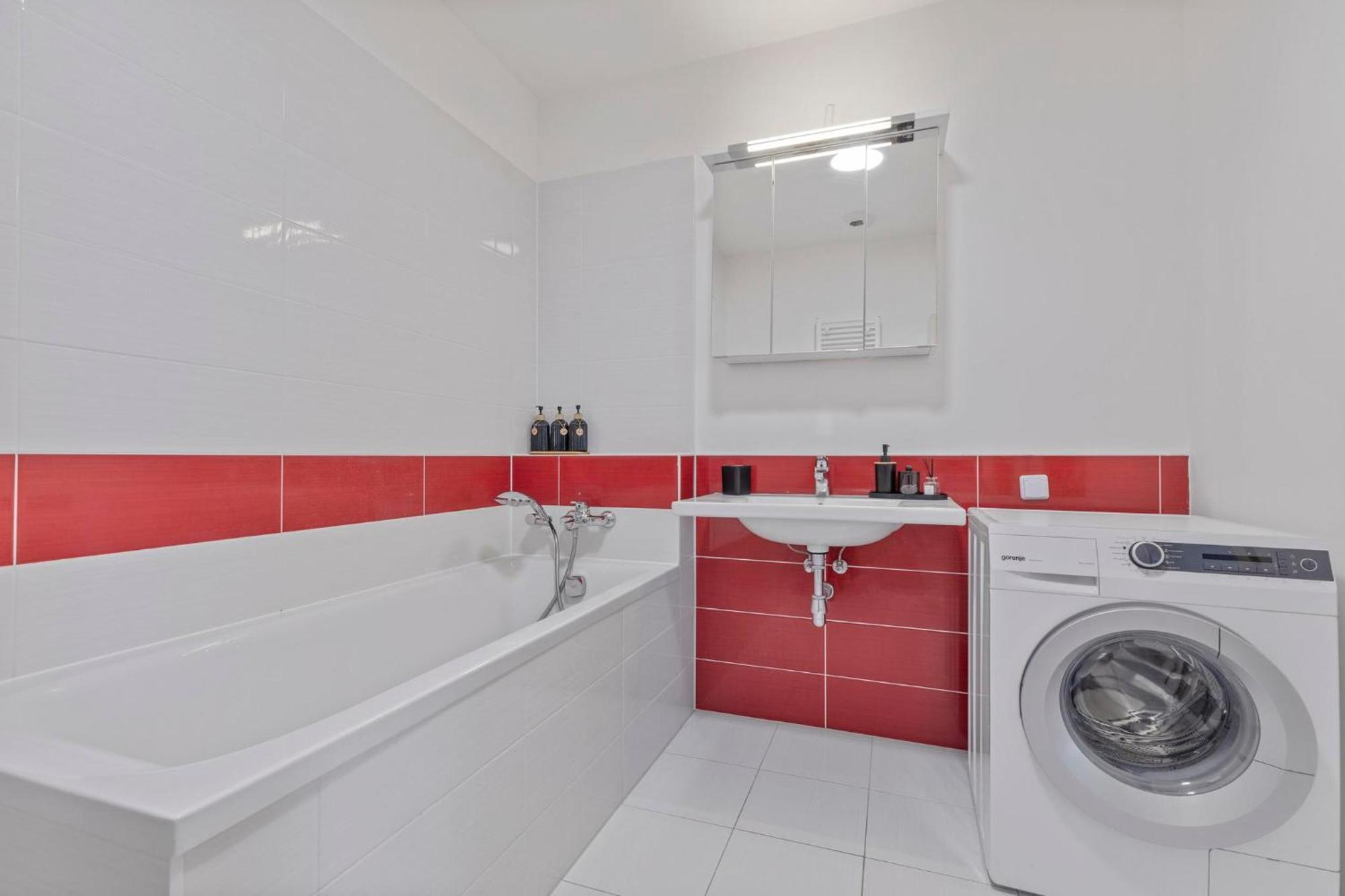 Panorama City Apartment In Downtown Area With Free Parking And Castle View Pressburg Exterior foto